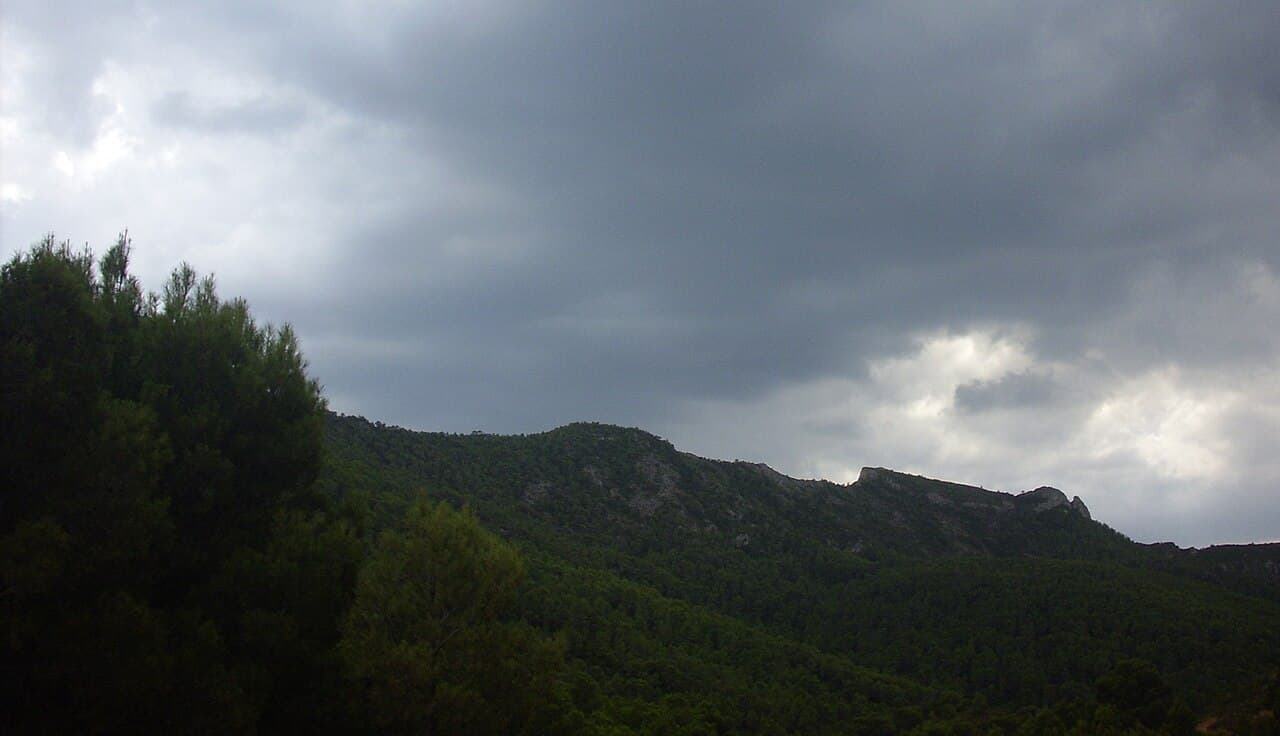 Edso - The Tormo seen from the old path of La Figuera (El Priorat, Catalan Countries), in the municipality of La Torre de l'Espanyol (La Ribera d'Ebre).