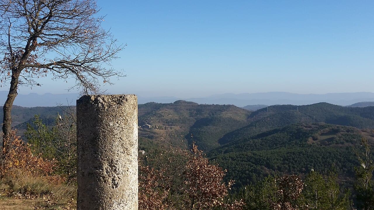 Simonjoan - Pilona geodèsica del Puig de la Caritat (Moianès) de 1010 m.