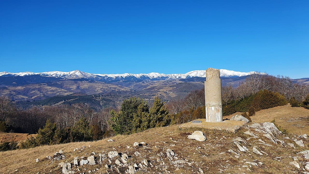 Simonjoan - Vèrtex del cim amb el Canigó amb els Pirineus Orientals darrera