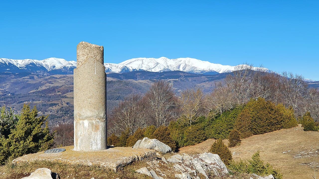 Simonjoan - Vèrtex del cim amb el Canigó darrera