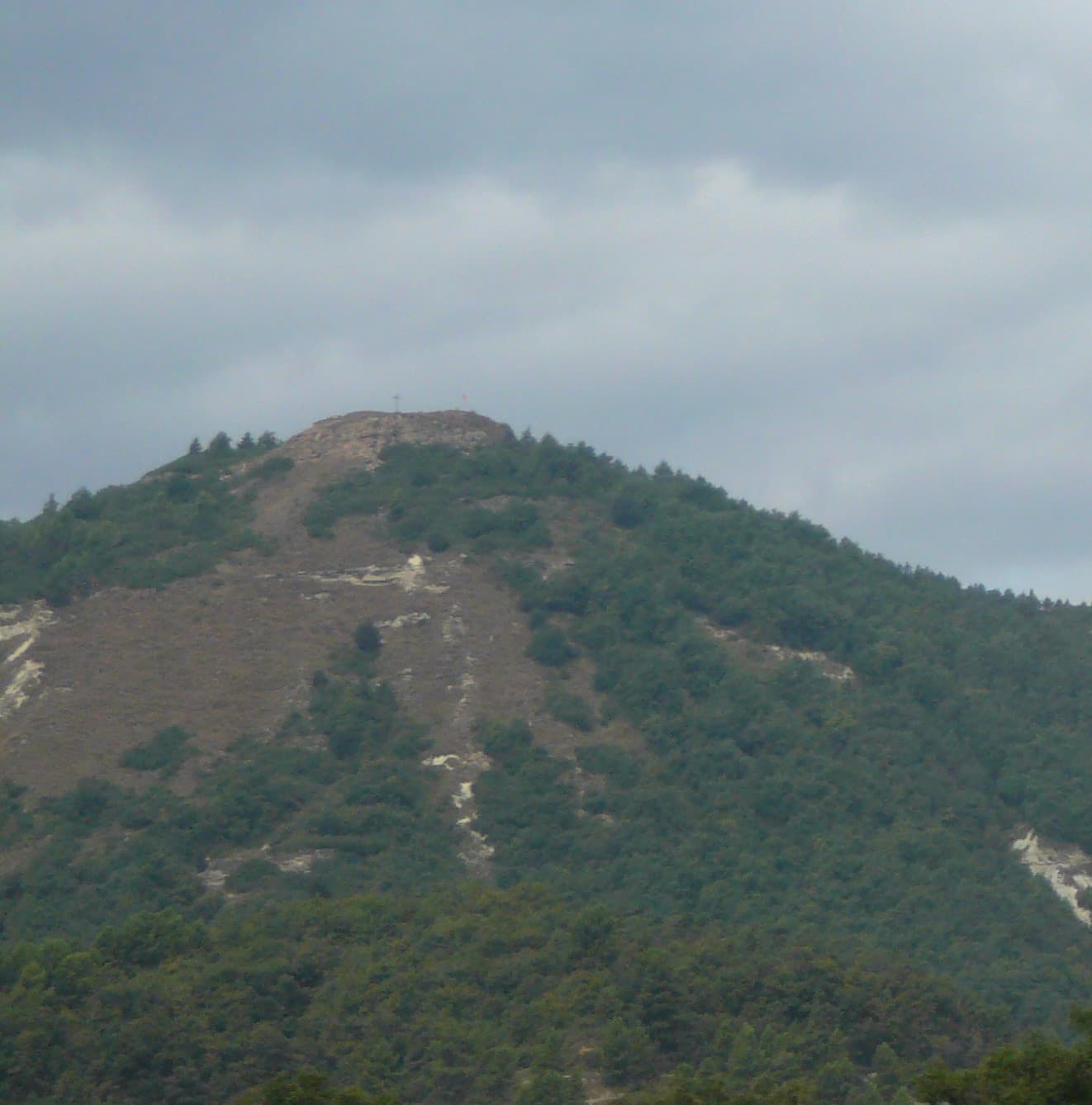 Pere López - El turó del castell de Gurb, amb la creu al cim