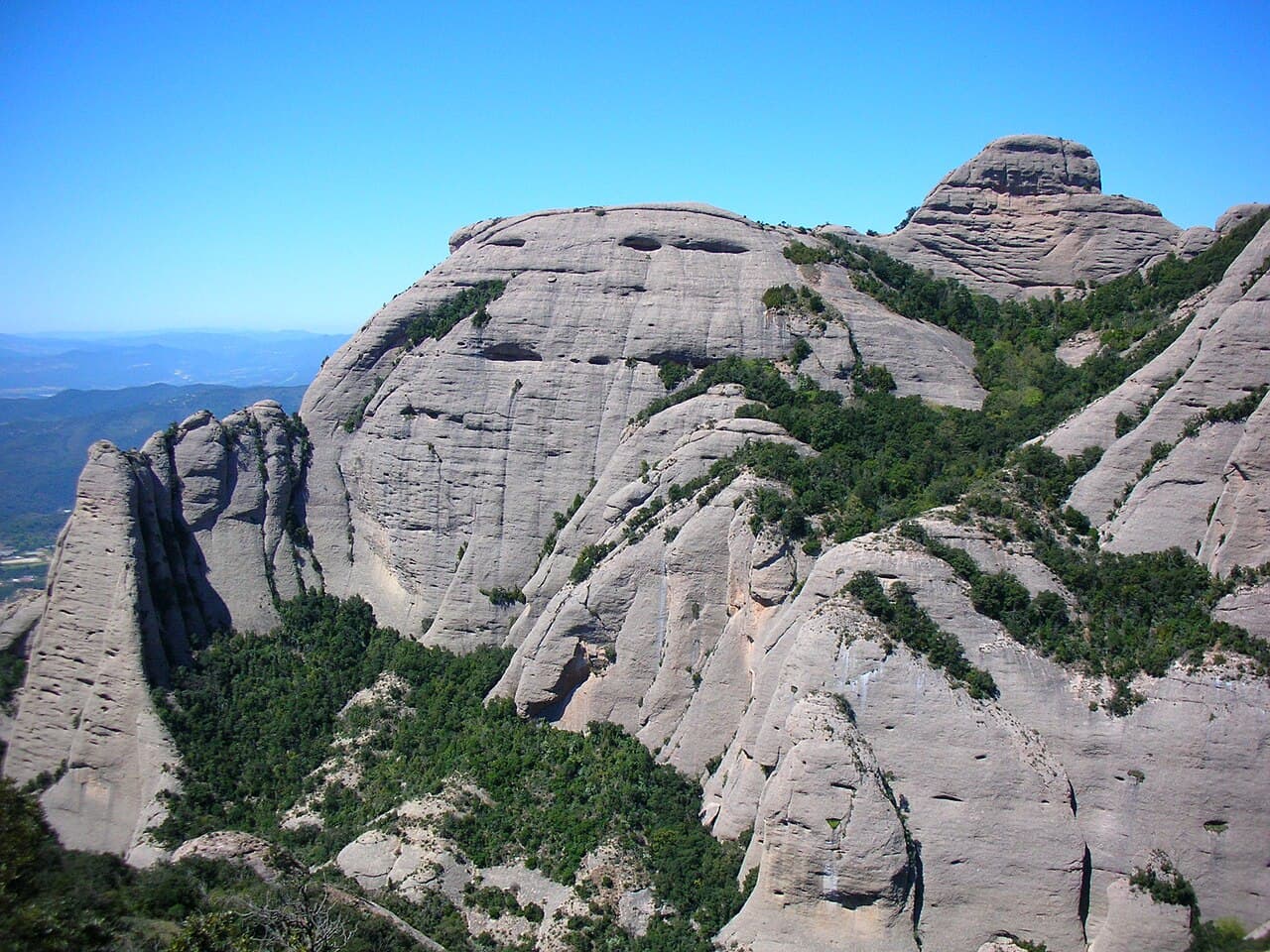 Pere Ramon - Montgròs, Plecs del Llibre at left and Roca plana dels Llamps at right. Serra de Montserrat, Catalonia