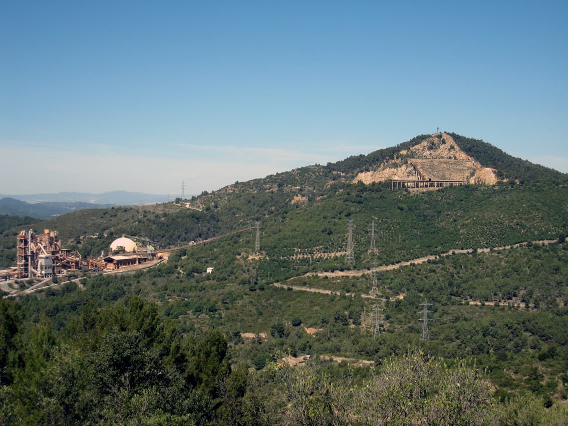 Till F. Teenck - The mountain Puig d'Olorda with the cemet works Cemex (“Sanson”) in the Serra de Collserola in Catalonia (Spain).