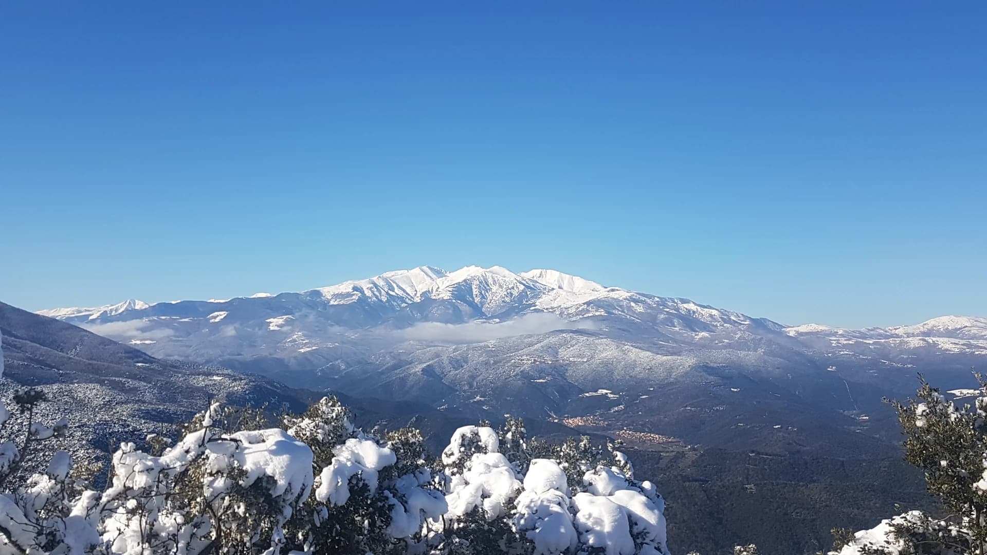Fabricio Cardenas - Le massif du Canigou vu depuis le Pic de Garces à Céret.