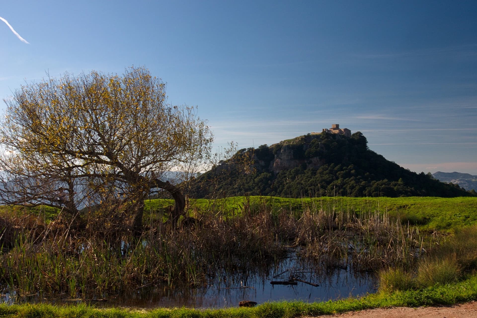 Amadalvarez - This is a a photo of an emblematic summit in Catalonia, Spain, with id: