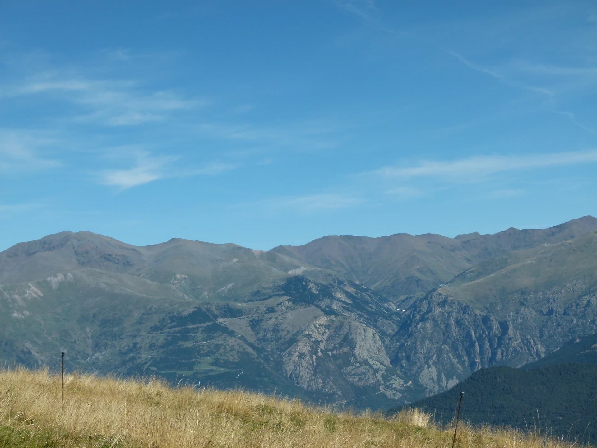 Jordi Iparraguirre - D'esquerra a dreta, vist des del Taga: Puigmal, Fontalba, Gorges de Núria, Roques de Totlomón