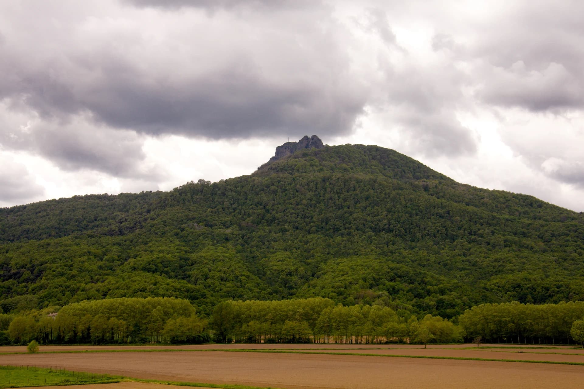 Amadalvarez - This is a a photo of an emblematic summit in Catalonia, Spain, with id: