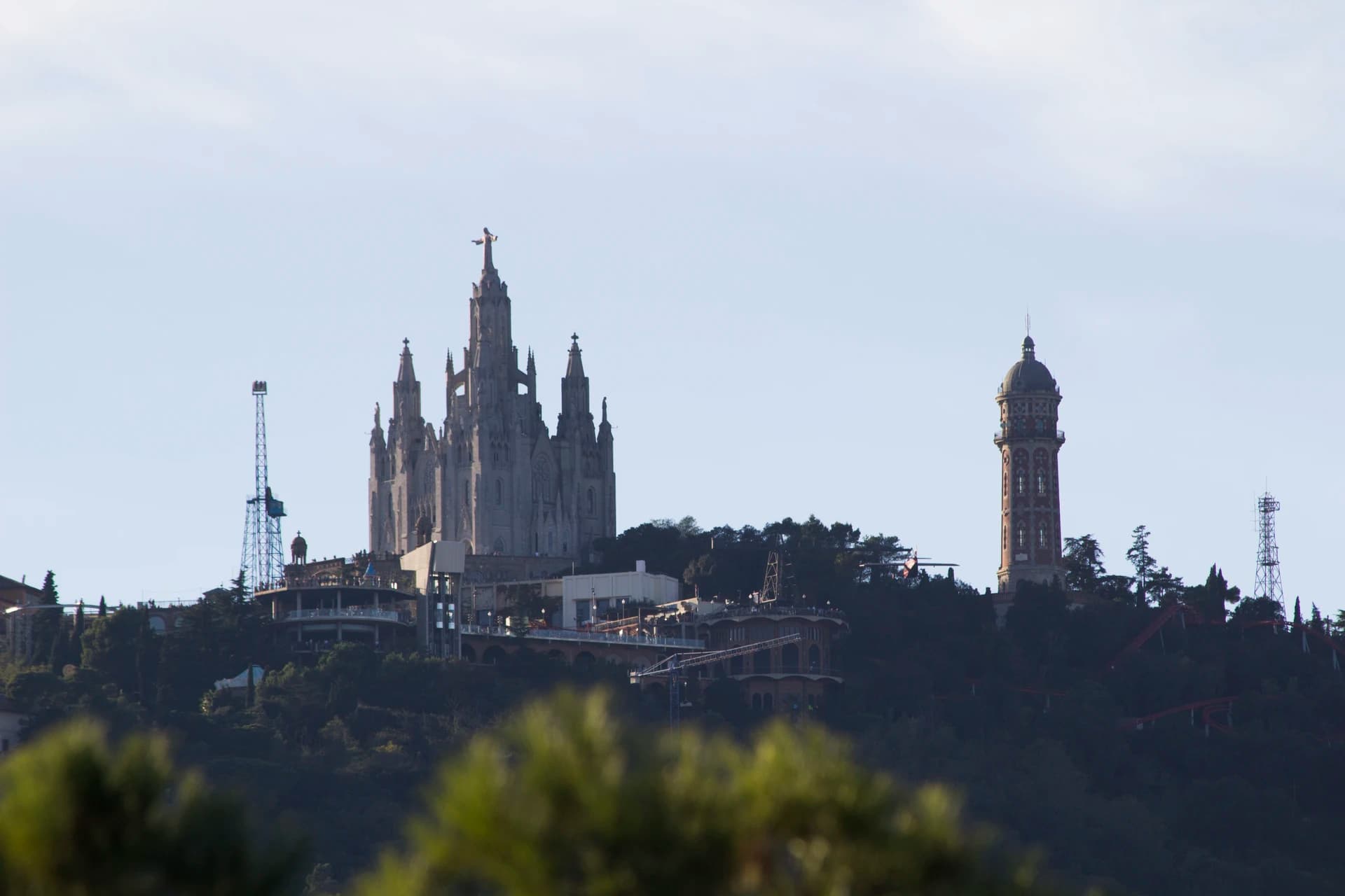 Medol - Imatge del Tibidabo de Barcelona des del Park Güell.